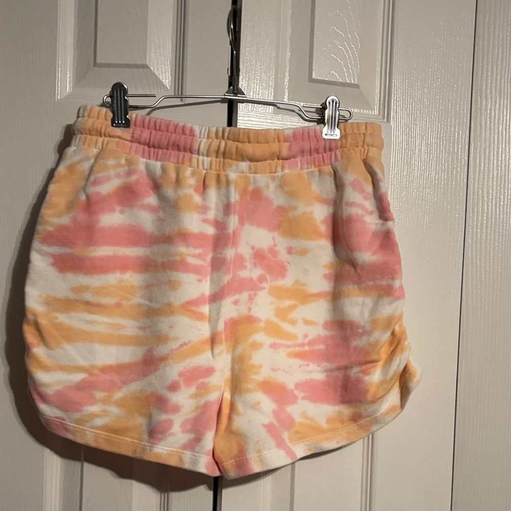 1. State Ruched Side Seam Shorts In Sunburst Tie-Dye size small NWT